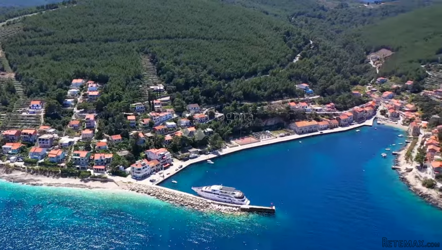 KORČULA, GRAĐEVINSKO ZEMLJIŠTE S PROJEKTOM