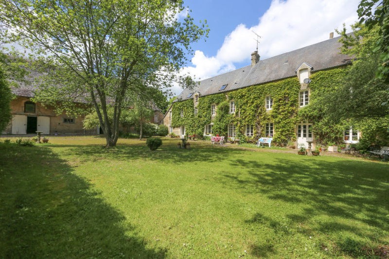 Stone Hose With 4 Guesthouses, Lake..