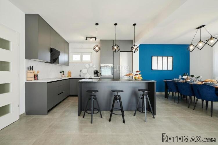 KAŠTEL NOVI- LUKSUZNA VILLA S BAZENOM