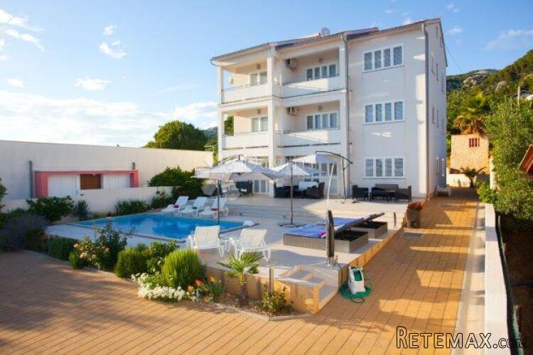 Luksuzna kuća s bazenom i apartmanima na Rabu