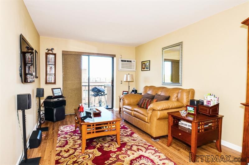 2 bedroom House For Sale: 21 Lake.. - 2