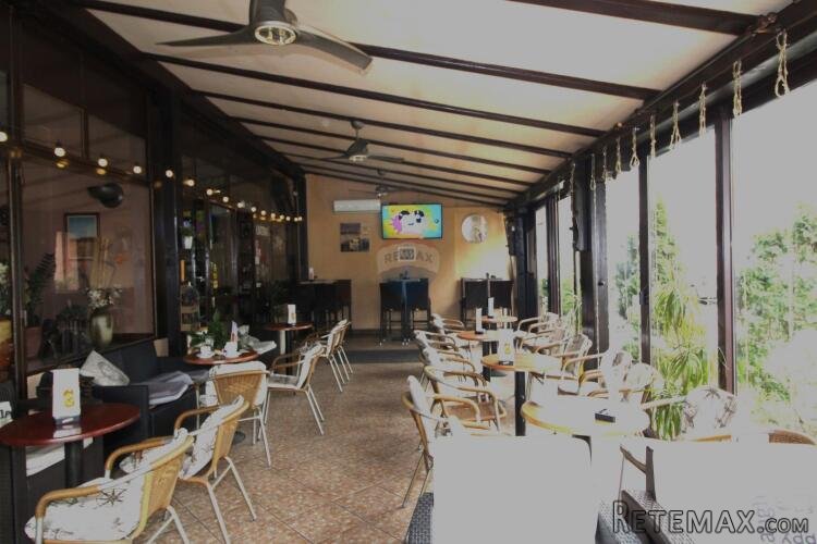 Zagreb, Dugave, caffe bar sa velikom zatvorenom tersom