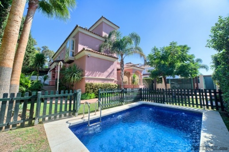 HM5O2753 - Villa For sale in San Pedro..