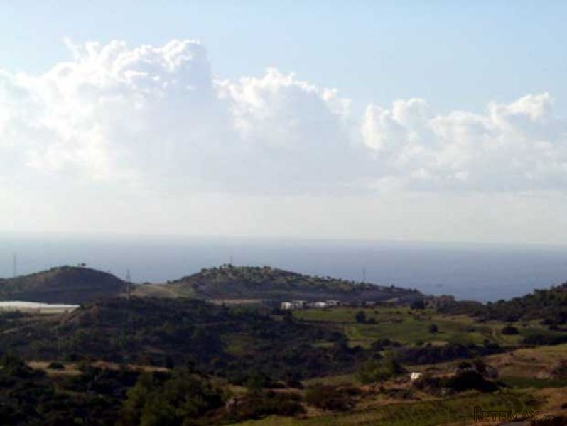 Land for sale with unobstructed sea..