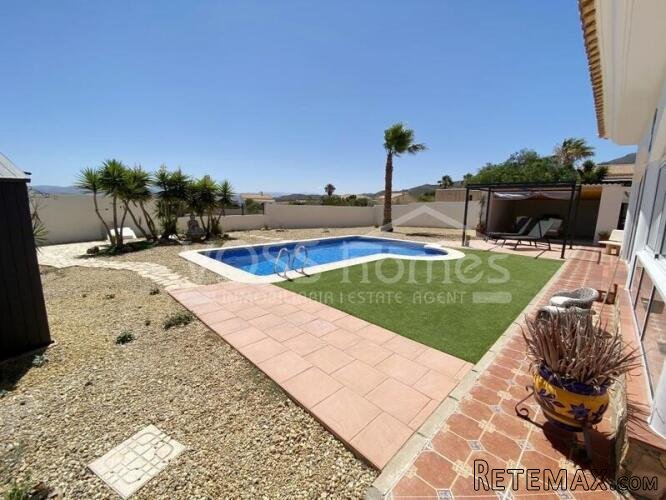 EXCLUSIVE TO VOSS HOMES A beautifully presented, recently.. - 3