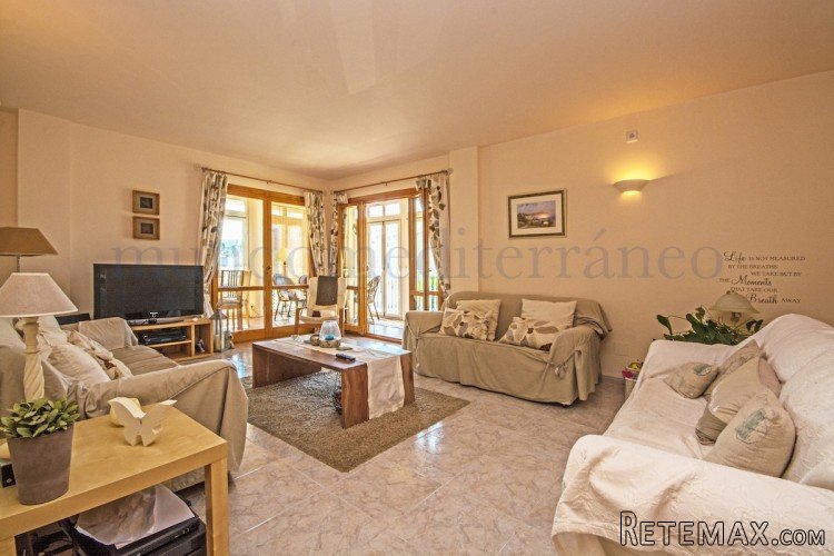 Beautifully decorated property located in the sought after.. - 4