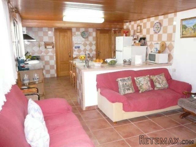 Country house with over 5000m2 of land and pool. House.. - 5