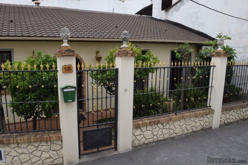Town House for Sale in Benamocarra..