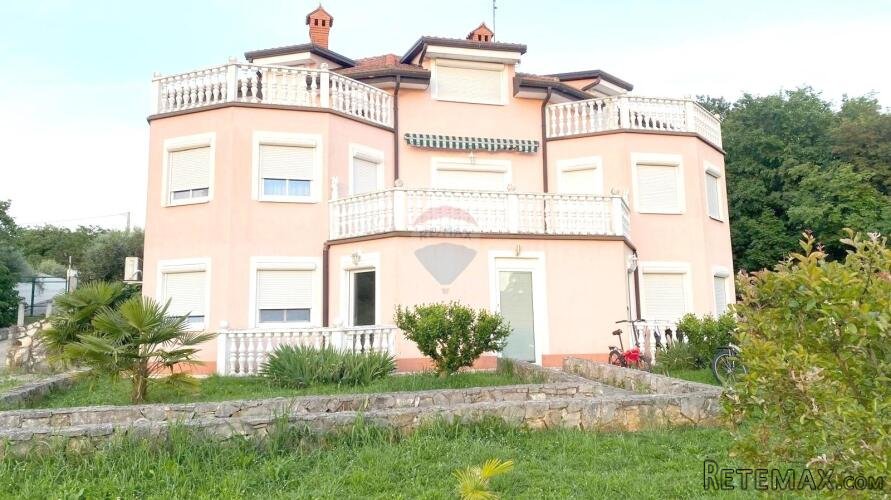 Istra, Umag - kuća sa 4 stana, pogled na more