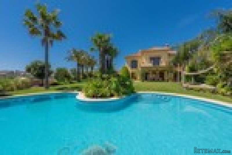 5 Bedrooms - Villa - Malaga - For Sale
