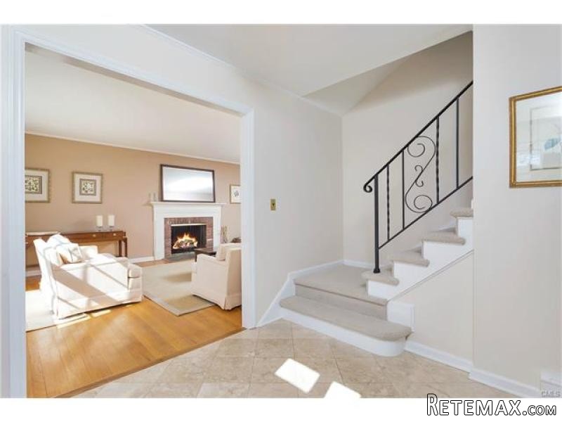 4 bedroom House For Sale: 90 SURREY.. - 2