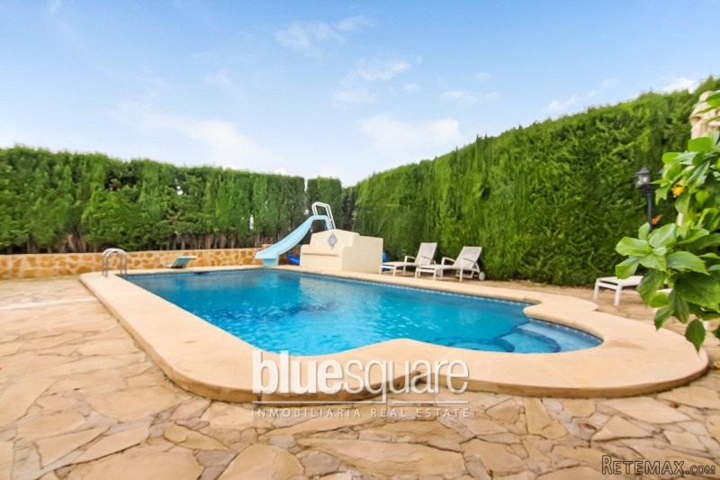 Lovely 4 Bedroom villa - 2
