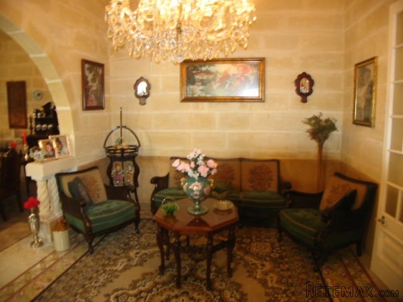Hse. Of Char. Townhouse, Expertly..