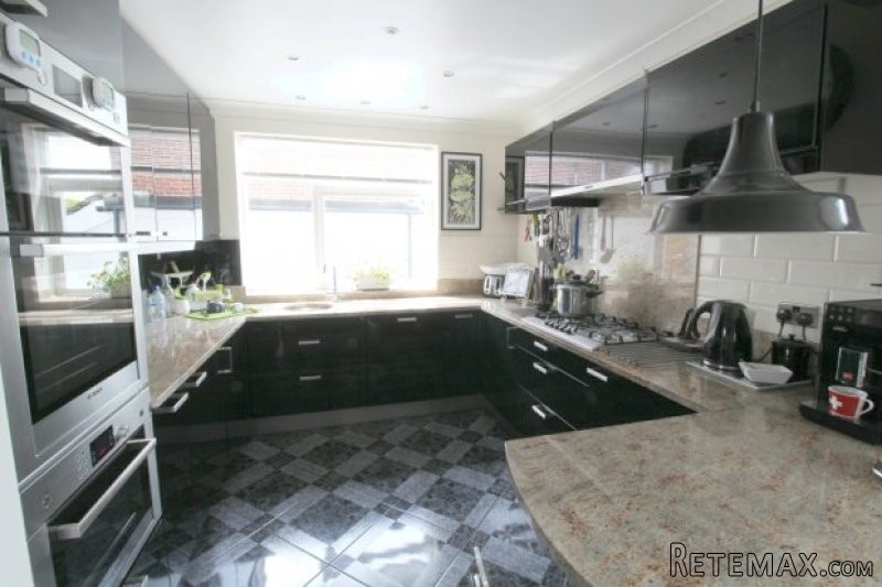 3 bedroom, Semi-detached House house.. - 2