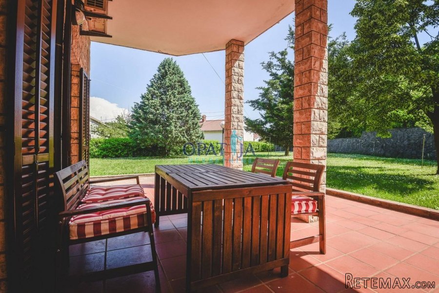 Trsat, samostojeća kuća dvorište 1189 m2 m2 garaža 30 m2 - 2