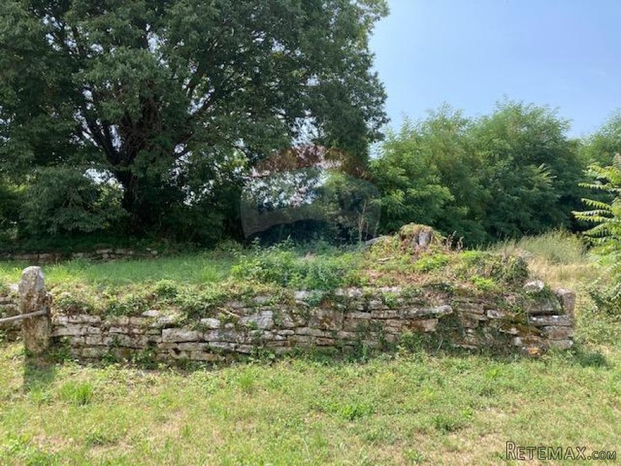Grožnjan, građevinsko zemljište površine 1418 m2 s idejnim p - 3