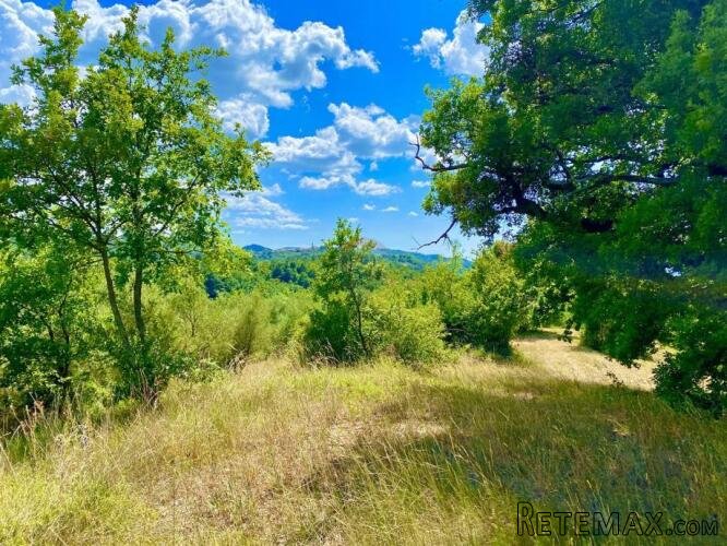 Istra, Draguć, građevinsko zemljište u prekrasnom okruženju! - 3
