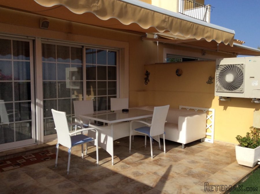 Casa con una superficie de 140 m2. m. Tiene 3 dormitorios.. - 4