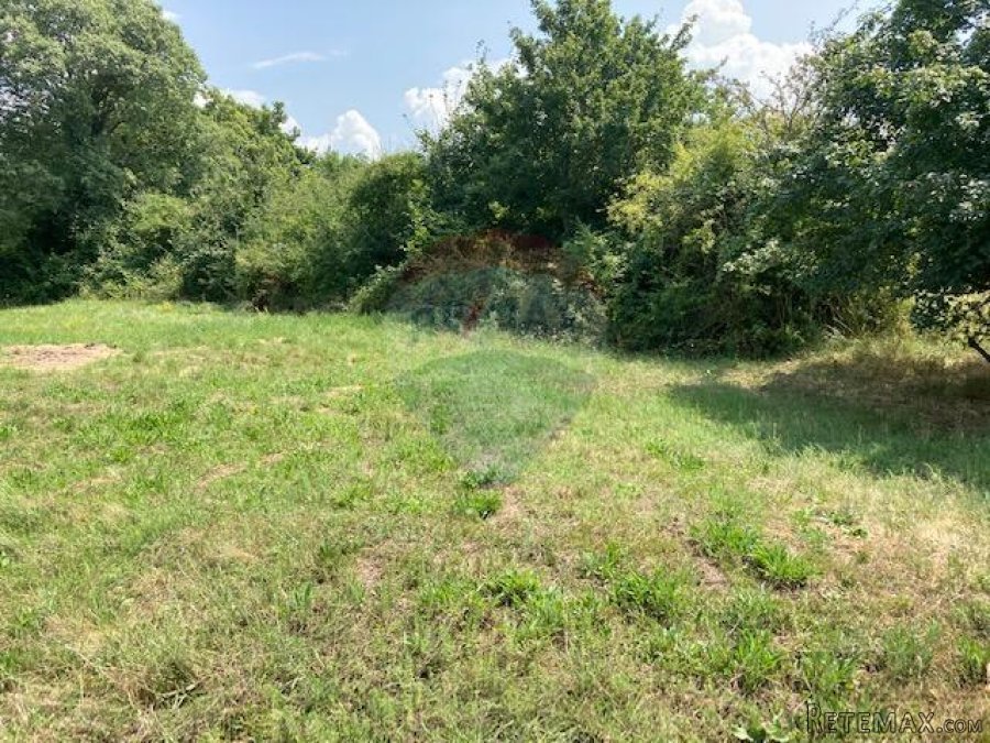 Grožnjan, građevinsko zemljište površine 1418 m2 s idejnim p - 4