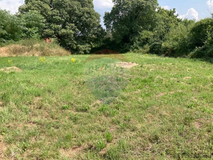 Grožnjan, građevinsko zemljište površine 1418 m2 s idejnim p - 5