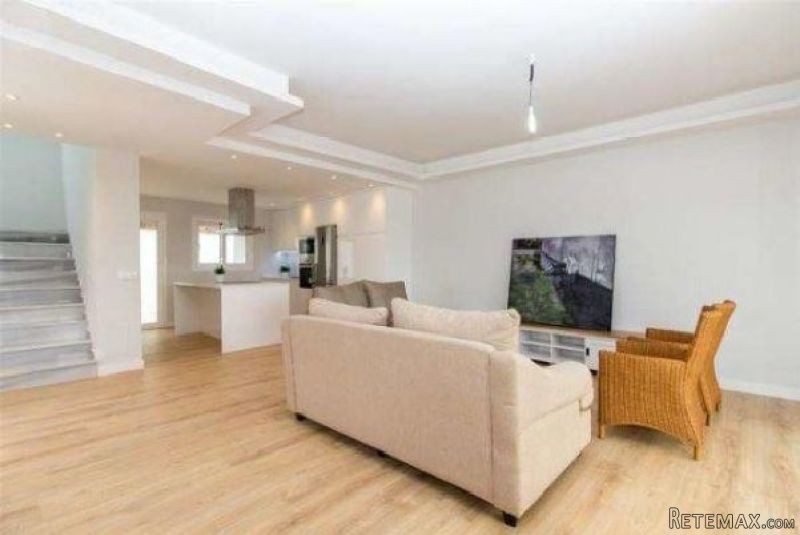 4 Bedrooms - House - Malaga - For Sale