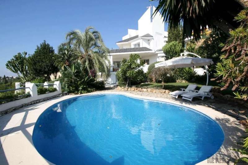 Exceptional villa on La Qunita Golf..