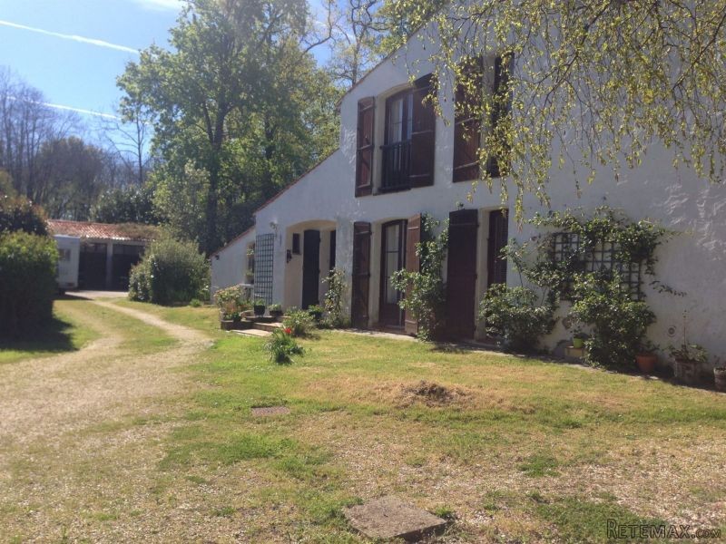 Villa With Garage Near Shops And Schools - 2