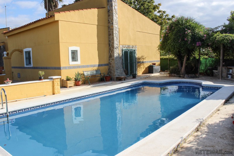 4 Bedrooms - Villa - Alicante - For Sale