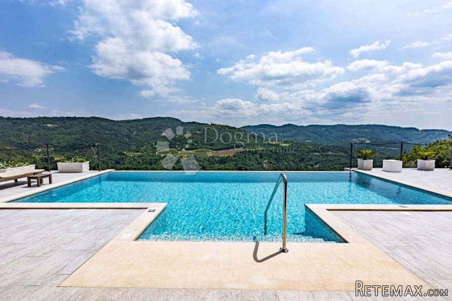 LUKSUZNA VILLA NA OSAMI