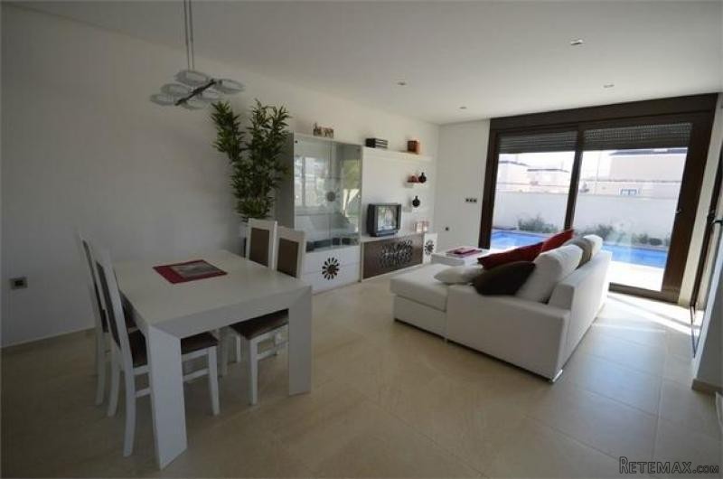 3 bedroom detached house for sale - 2