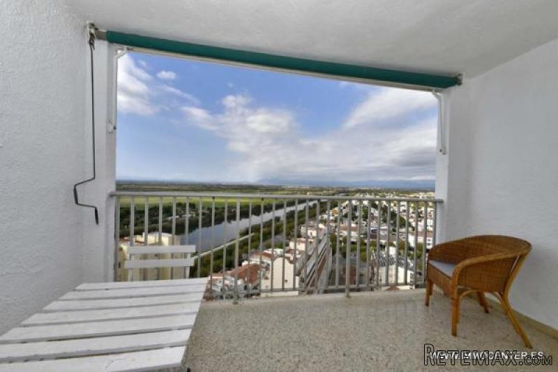 EMPURIABRAVA: Nice studio near the sea..