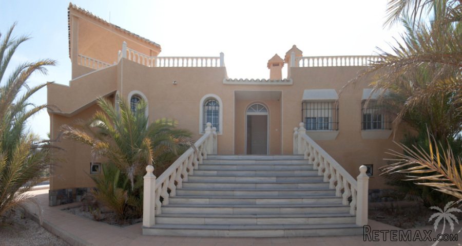 This beautiful new villa is located between the Mar Menor.. - 2