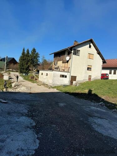 Kuća na najboljoj poziciji sa projektom za stambeno poslovni - 3