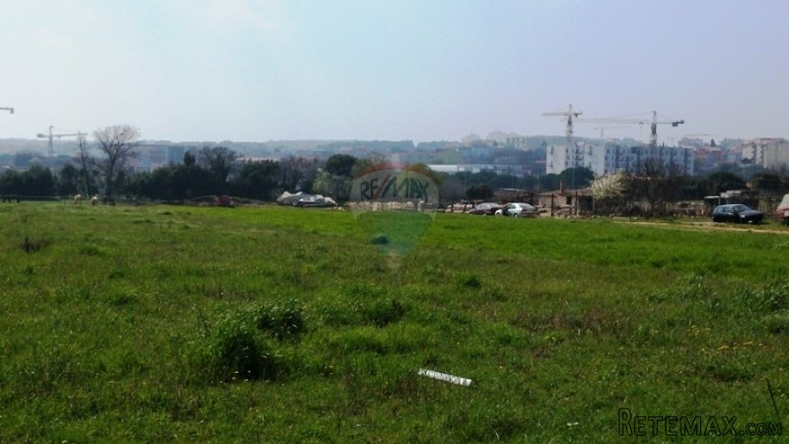Pula, građevinsko zemljište na lijepoj lokaciji