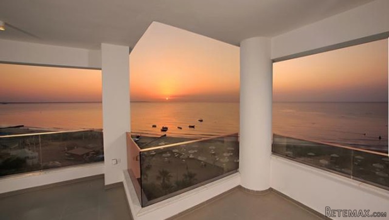 Larnaka Sea Front 3 Bed, 3 Bath..