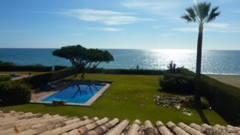 Exquisite Villa With Direct Sea Access - 2
