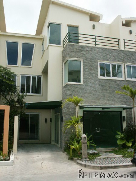 Exclusive Home Office near Central..