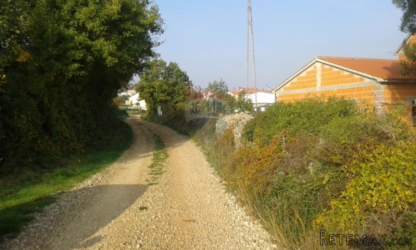 Rovinjsko selo, stambeno-poslovna zgrada na rubu naselja - 3