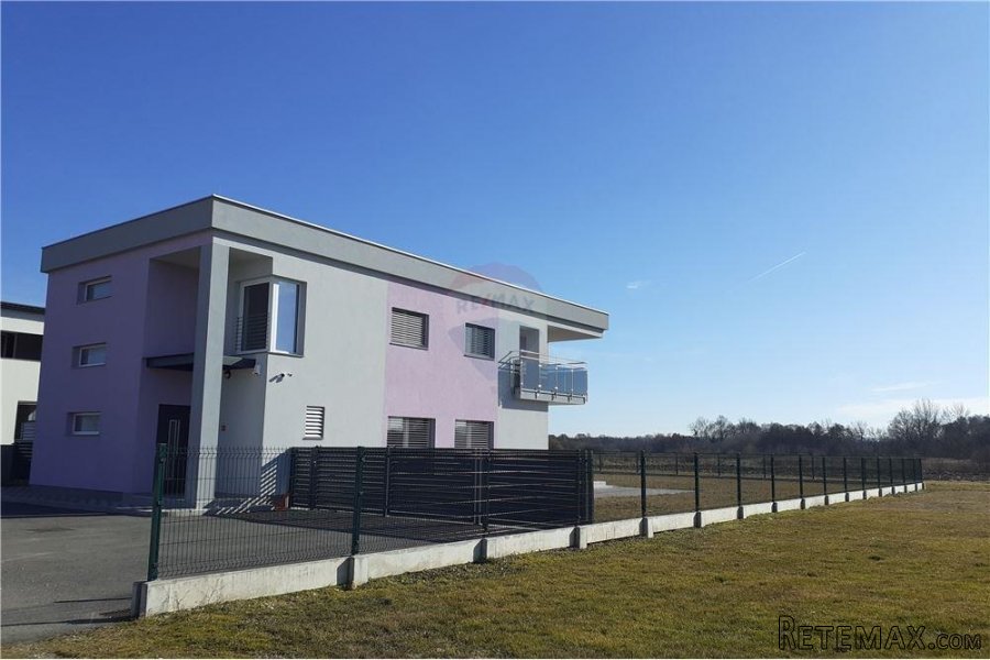 Uredski poslovni prostor u Trnovcu; 182 m2