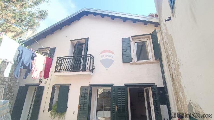 Istra, Rovinj, kuća u starogradskoj jezgri s privatnim dvori