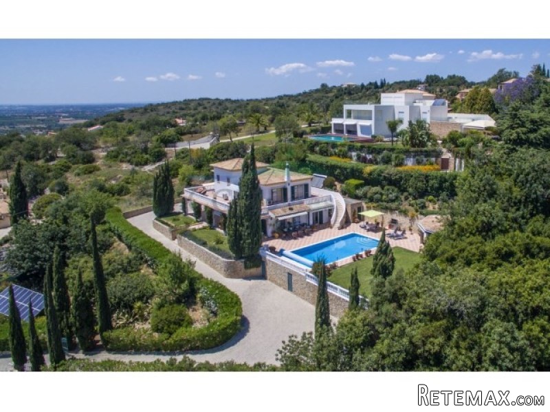 Spacious 4 Bedroom Villa with panoramic..