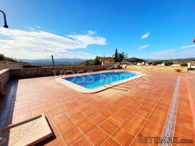 NEW & EXCLUSIVE TO VOSS HOMES - A beautifully maintained.. - 2