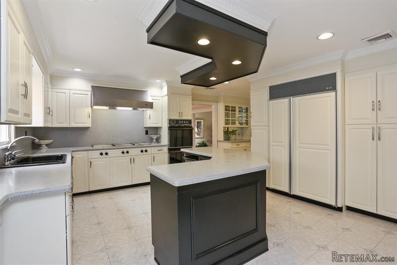 4 bedroom House For Sale: 1505.. - 2