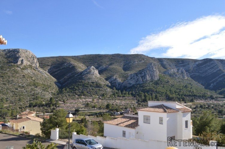 Modern detached villa on a south facing corner plot with.. - 3