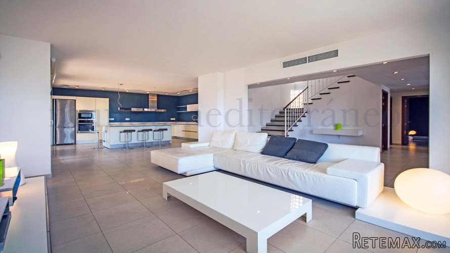 Spacious modern villa boasting marvellous panoramic sea.. - 4