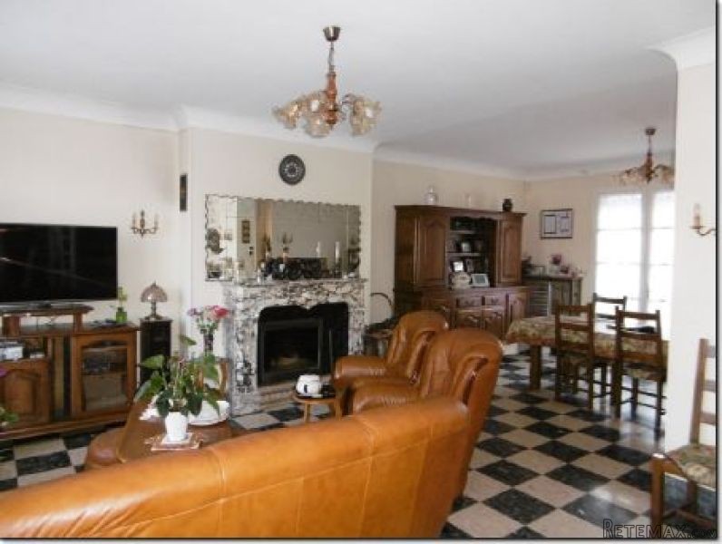 Large Contemporary House with.. - 2