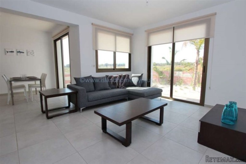 House Detached - For Sale - 3 Bedrooms