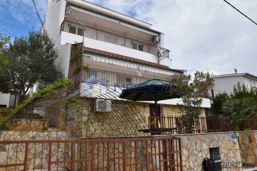 Zadar, Maslenica, 3 apartmanske jedinice, 240m2, namješteno