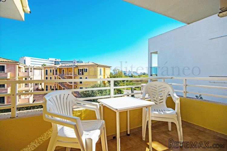 Property ideal for holidays. This top floor is located only.. - 2