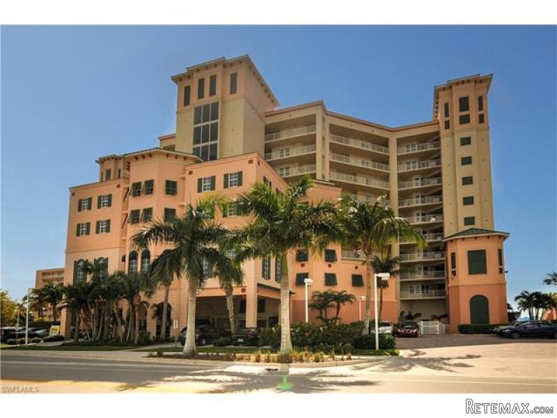 1 bedroom Condominium For Sale: Fort..